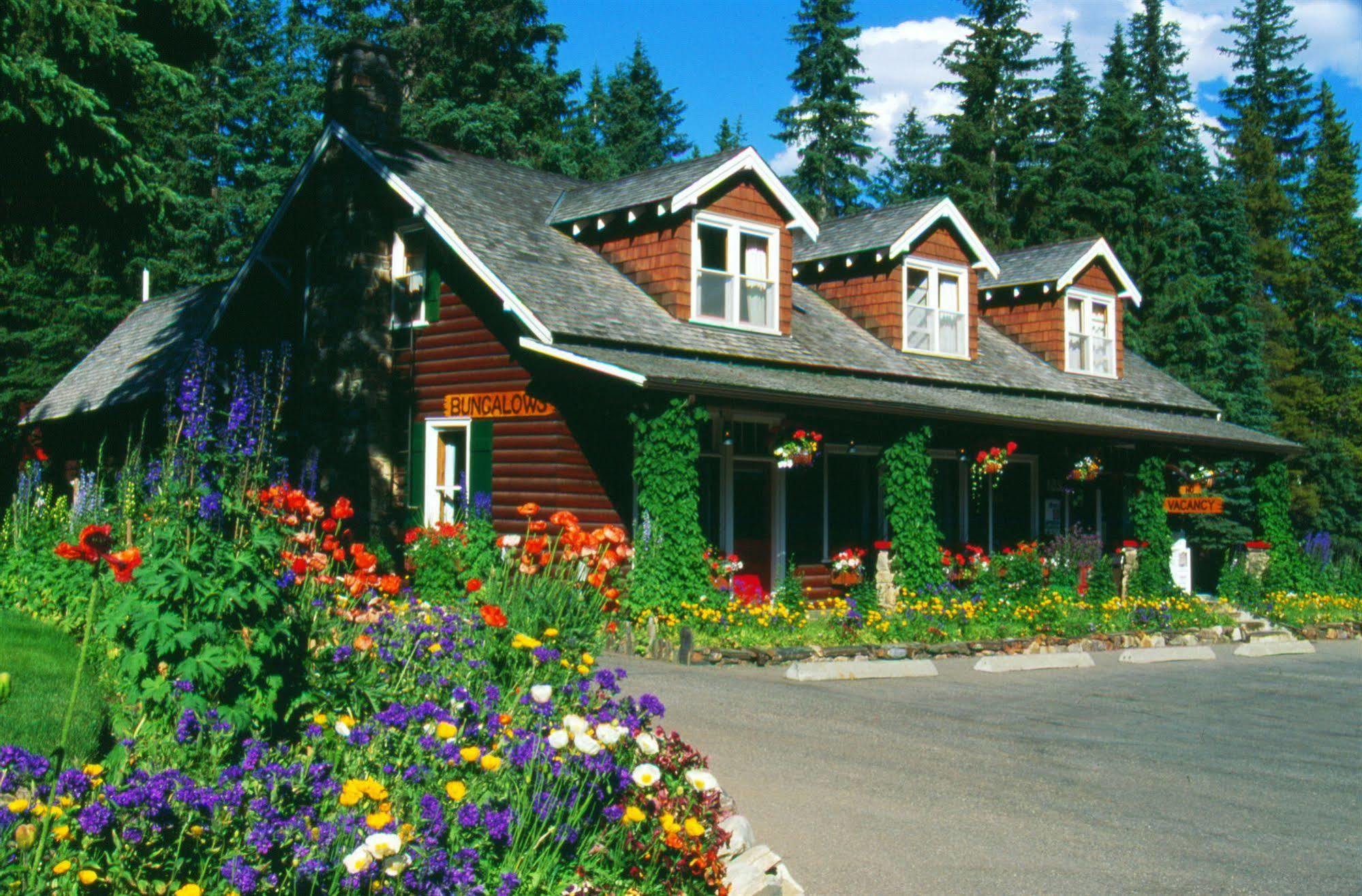 Paradise Lodge And Bungalows Lake Louise Exteriör bild